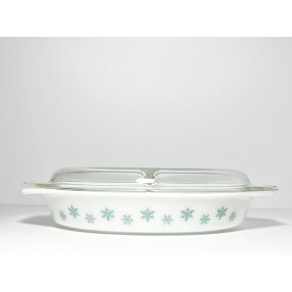 1950s Pyrex “Snowflake, White” Oval Divided Dish & Lid 12 1/2” 1.5qt - Picture 2 of 10